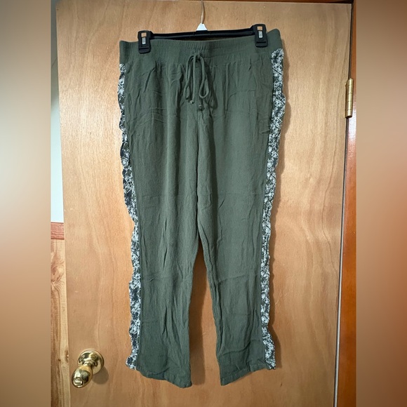 Time and Tru Pants - Olive Green Boho Rayon Pull On Pant • Floral Side Panel•  L 12-14 Time and Tru